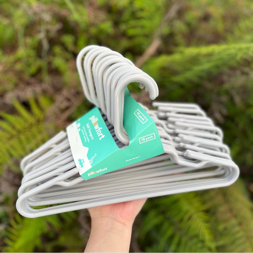 NWT Pillowfort Kids’ Hangers 18 Count